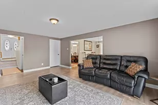 6074 Thornapple Ln, Greendale, WI 53129 - Photo 11