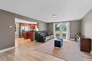 6074 Thornapple Ln, Greendale, WI 53129 - Photo 11