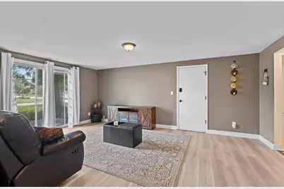 6074  Thornapple Ln, Greendale, WI 53129 - Photo 9