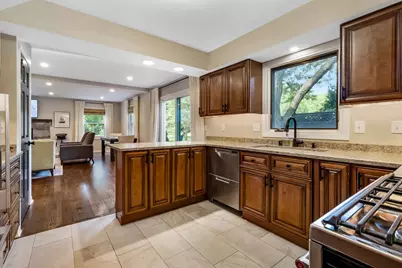 3606 W Chantilly Ct, Mequon, WI 53092 - Photo 9