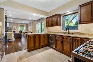 3606 W Chantilly Ct, Mequon, WI 53092 - Photo 9