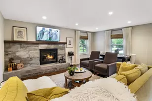 3606 W Chantilly Ct, Mequon, WI 53092 - Photo 3