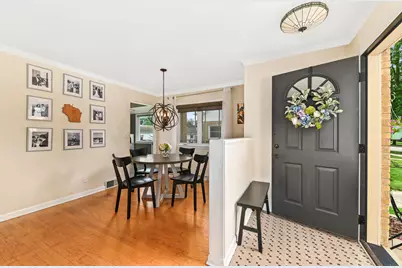 3716 N 97th Pl, Milwaukee, WI 53222 - Photo 9