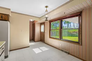 10538 Robinwood Ct, Cedarburg, WI 53012 - Photo 15