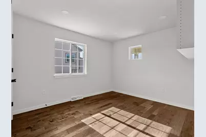 1920  Ravenswood Ln, Manitowoc, WI 54220 - Photo 15