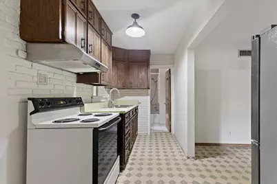 5945 S 20th St, Milwaukee, WI 53221 - Photo 7