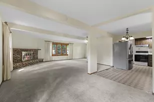 5945 S 20th St, Milwaukee, WI 53221 - Photo 9