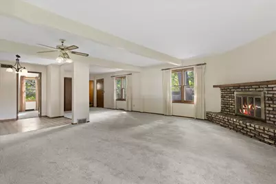 5945 S 20th St, Milwaukee, WI 53221 - Photo 11