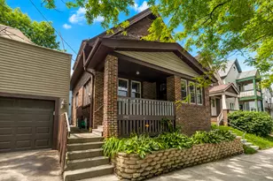 1811 N Astor St, Milwaukee, WI 53202 - Photo 1