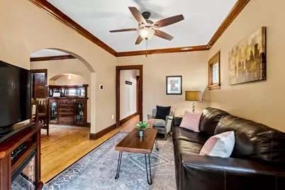 1811 N Astor St, Milwaukee, WI 53202 - Photo 5
