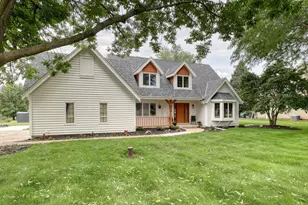 8424 S 68th St, Franklin, WI 53132 - Photo 3