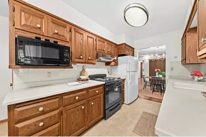 2308 S Green Links Dr, West Allis, WI 53227 - Photo 11