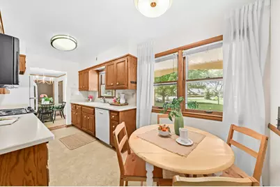 2308 S Green Links Dr, West Allis, WI 53227 - Photo 13