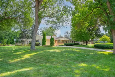 2308 S Green Links Dr, West Allis, WI 53227 - Photo 27