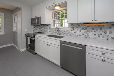 2611 N 84th St, Wauwatosa, WI 53226 - Photo 9
