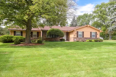 2885 S 126th St, New Berlin, WI 53151 - Photo 1