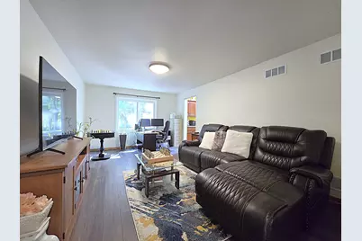 9201 W County Line Rd, Milwaukee, WI 53224 - Photo 19