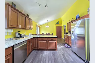 9201 W County Line Rd, Milwaukee, WI 53224 - Photo 5