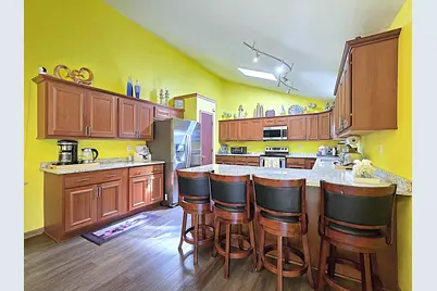 9201 W County Line Rd, Milwaukee, WI 53224 - Photo 7