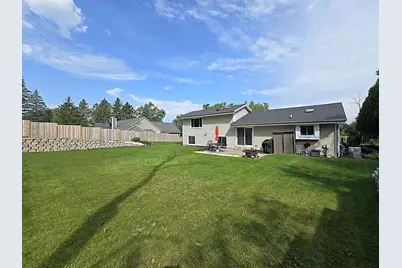 9201 W County Line Rd, Milwaukee, WI 53224 - Photo 45