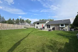 9201 W County Line Rd, Milwaukee, WI 53224 - Photo 45