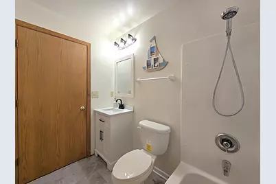 9201 W County Line Rd, Milwaukee, WI 53224 - Photo 39