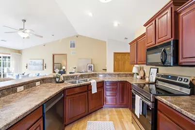 17741 W Jacobs Dr, New Berlin, WI 53146 - Photo 7