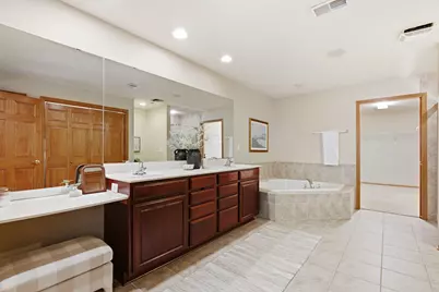 17741 W Jacobs Dr, New Berlin, WI 53146 - Photo 15