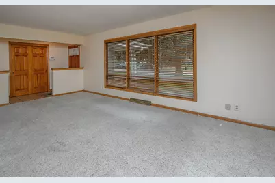 4212 N 95th St, Wauwatosa, WI 53222 - Photo 5