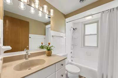 1090 W La Salle Ave, Glendale, WI 53209 - Photo 15