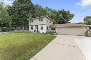 1090 W La Salle Ave, Glendale, WI 53209 - Photo 1