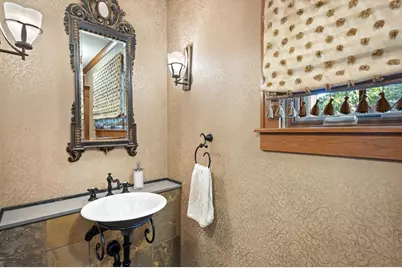 5346 N Hollywood Ave, Whitefish Bay, WI 53217 - Photo 13