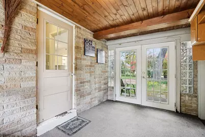 1011 W Silver Spring Dr, Milwaukee, WI 53209 - Photo 23