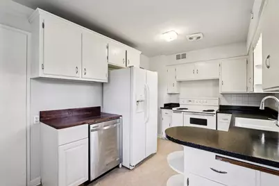 1011 W Silver Spring Dr, Milwaukee, WI 53209 - Photo 9