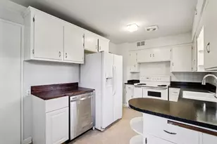 1011 W Silver Spring Dr, Milwaukee, WI 53209 - Photo 9