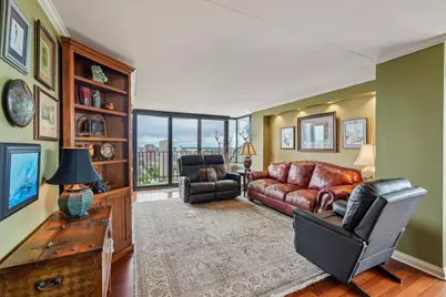 929 N Astor St #2307, Milwaukee, WI 53202 - Photo 9