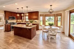W146N10907 Heritage Pkwy, Germantown, WI 53022 - Photo 5