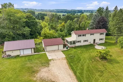 7475  Brookhaven Dr, Wayne, WI 53090 - Photo 3