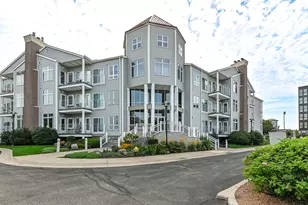 35 Harborview Dr, Racine, WI 53403 - Photo 1