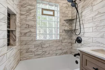 1355 S 94th St, West Allis, WI 53214 - Photo 11
