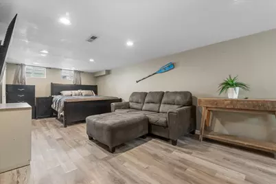 1355 S 94th St, West Allis, WI 53214 - Photo 17