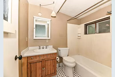 205 E Main St, Racine, WI 53105 - Photo 9