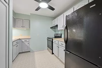 8751 W Oklahoma Ave #D, Milwaukee, WI 53227 - Photo 9