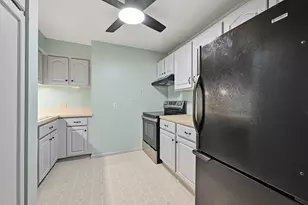 8751 W Oklahoma Ave, Milwaukee, WI 53227 - Photo 9