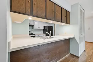 8751 W Oklahoma Ave, Milwaukee, WI 53227 - Photo 11
