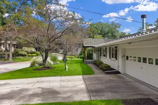 853 Van Slyke Dr, Fontana, WI 53125 - Photo 5