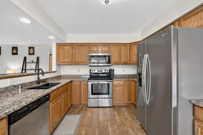 302  Margaret Ct, Burlington, WI 53105 - Photo 7