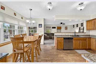 302  Margaret Ct, Burlington, WI 53105 - Photo 5