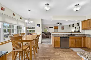 302 Margaret Ct, Burlington, WI 53105 - Photo 5