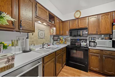 3635 N Tucker Pl #206, Milwaukee, WI 53222 - Photo 9
